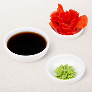 Комбо с соусом, имбирем и васаби