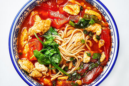 Рамен Шаньси с помидором и яйцом