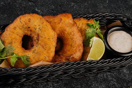 Пончики из трески с соусом из шпрот