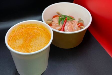 Том ям с лососем