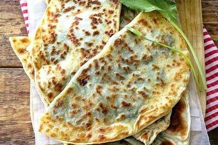 Кутабы с адыгейским сыром и зеленью