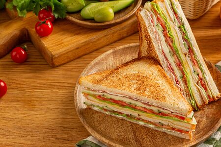 Сэндвич с курицей и беконом