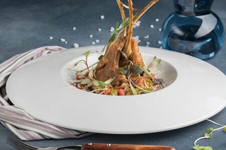 Корейка ягненка с овощным соте