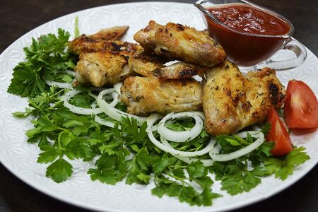 Крылышки куриные с лавашем