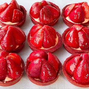 Тарталетка с клубникой