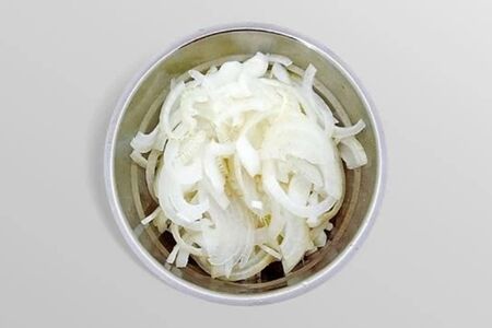 Маринованный хрустящий лучок на фирменном рассоле