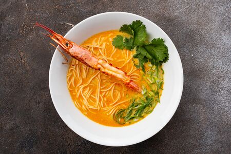 Суп Лакса с креветкой