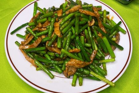 Мясо с ростками чеснока №310