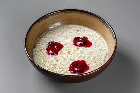 Каша из полтавской крупы на кокосовом молоке