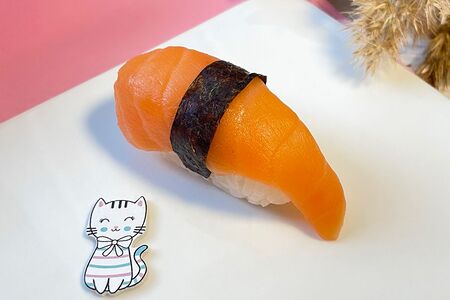 Нигири с лососем
