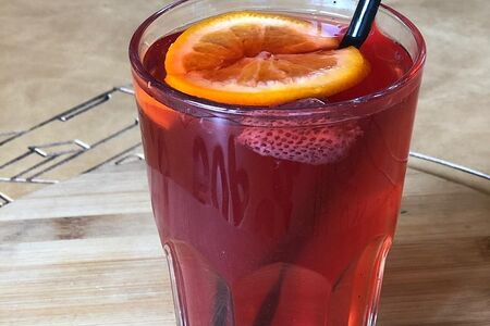 Клубничный витаминный чай