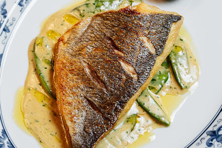 Дорадо, горошек, карри