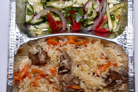 Плов с салатом