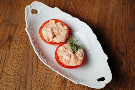 Томаты с сыром и чесноком