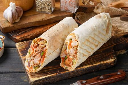 Шаурма с курицей в лаваше