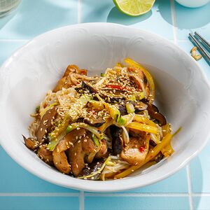 Лапша рисовая с цыпленком