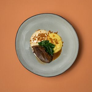 Говяжьи щечки с картофельным пюре