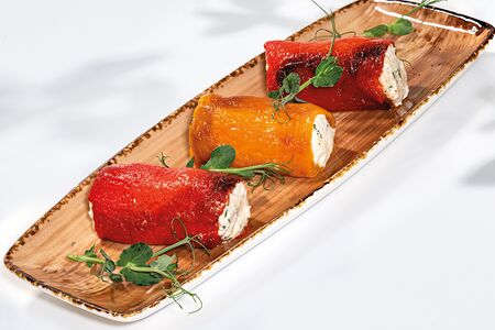 Рулеты из болгарского перца с сырной начинкой