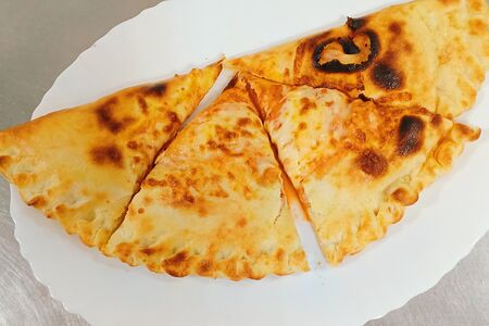 Пицца Кальцоне с курицей и грибами