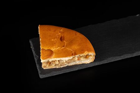 Четверть пирога с капустой