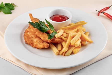 Курица в панировке с картофелем фри