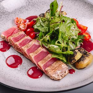 Салат с тунцом