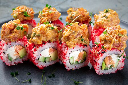 Ролл Ронин с тунцом и лососем