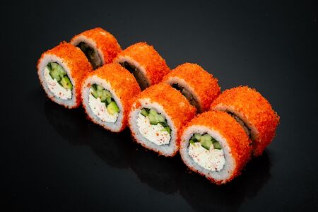 Калифорния с крабом и огурцом