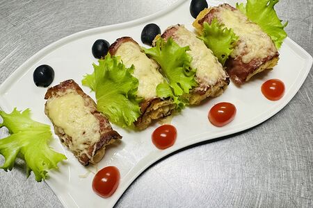 Горячая закуска Рулет бекон