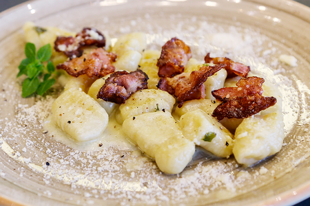 Ньокки панчетта