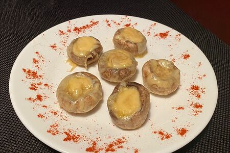 Шампиньоны, запеченные с сыром