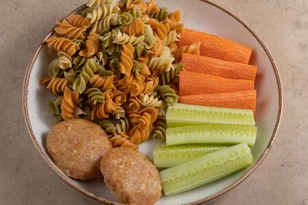 Куриные котлеты с макаронами