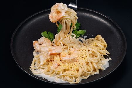 Сливочная паста Карбонара с креветками