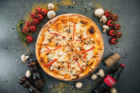 Пицца с курицей и грибами