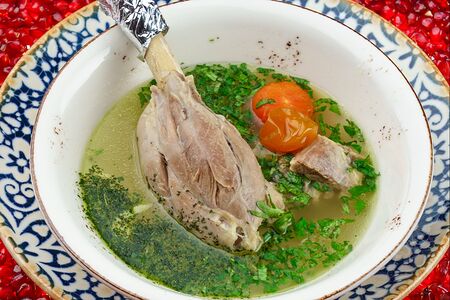 Мясо ягненка в бульоне (сойютма)