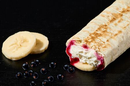 Шаурма сладкая со смородиной