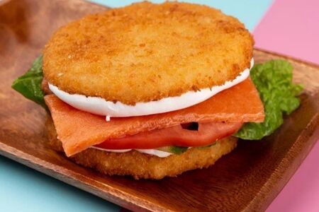 Суши-бургер с лососем