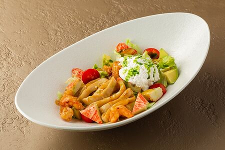 Морской салат с авокадо и рикоттой