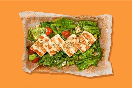 Салат с сыром халлуми