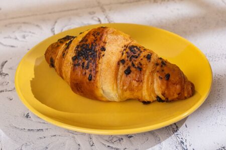 Круассан шоколадный