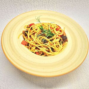 Паста с овощами в томатном соусе