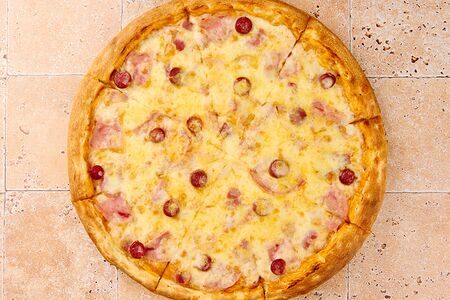 Пицца большая сырно-колбасная