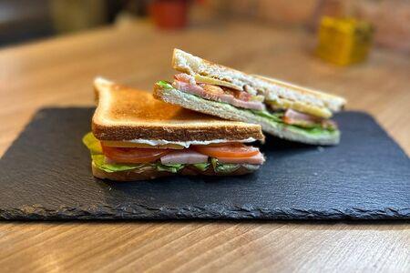 Сэндвич с ветчиной и сыром