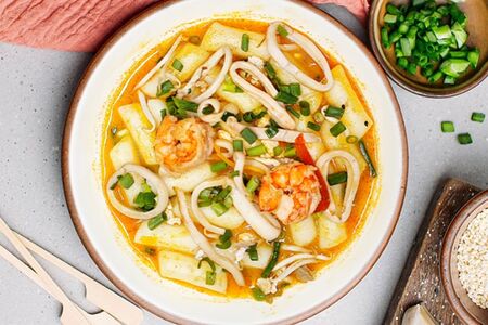 Токпокки с морепродуктами