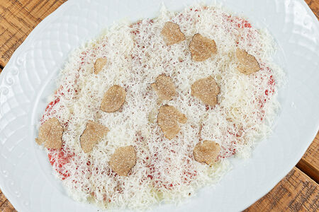 Карпаччо из говядины с пармезаном