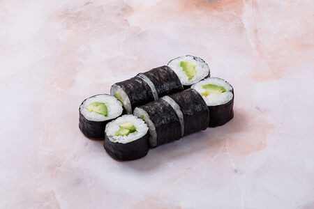 Ролл с авокадо