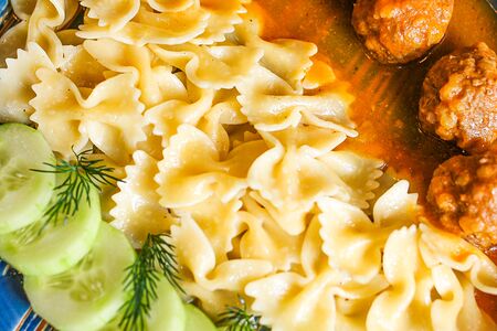 Тефтели из говядины с гарниром на выбор