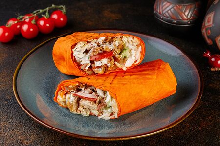 Шаурма с курицей в сырном лаваше