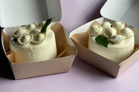 Два бенто-торта с пельменями