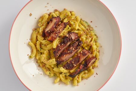 Паста с куриным бедром